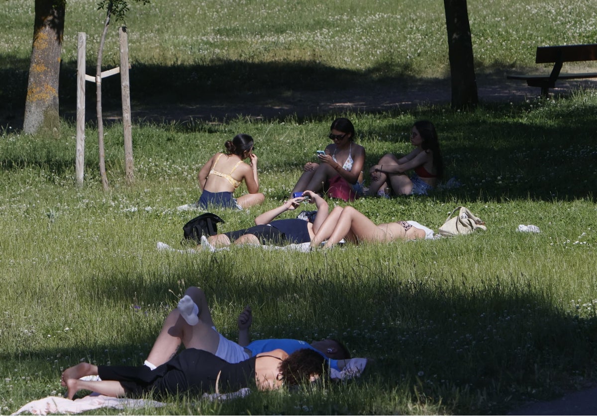 Previsión de máximas de 34º que podrían batir un récord de un cuarto de siglo y primeras noches tropicales