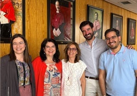 De izda a derecha: Estela Martín Pascual (Secretaria académica), María Ángeles Guervós Maíllo (Decana), Alicia González Monje (Vicedecana de docencia), Juan Ignacio Leo Castela (Vicedecano de estudiantes y digitalización) y Guillermo E. Boscán Carrasquero (vicedecano de internacionalización).