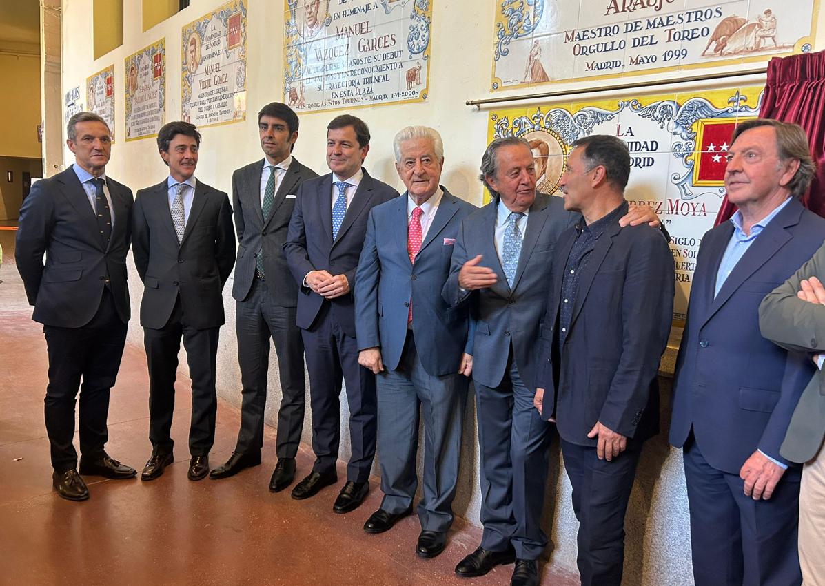 Imagen secundaria 1 - El nombre de Capea ya está grabado para siempre en la plaza de Las Ventas