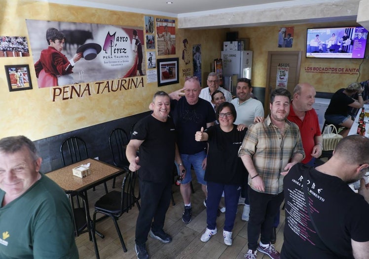 Seguidores de Marco Pérez, que viajará a verle a Las Ventas de Madrid.