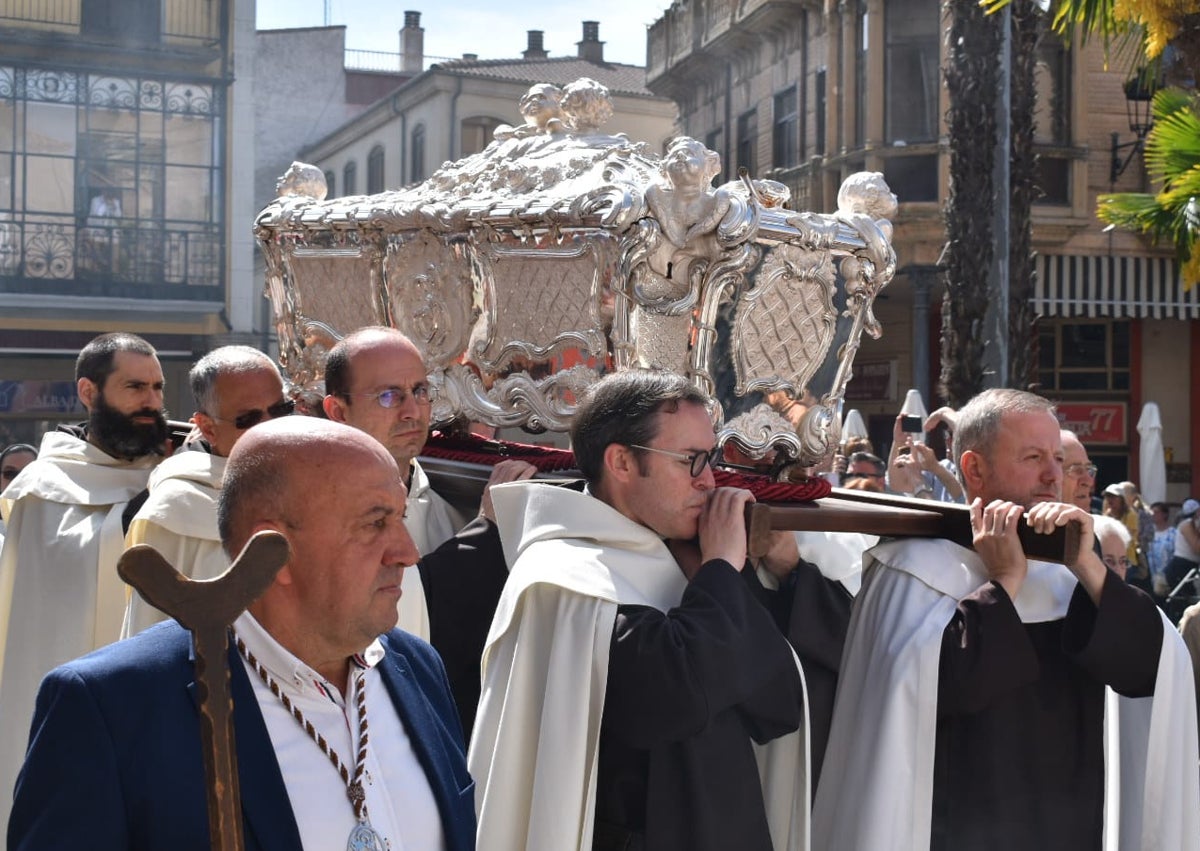 Imagen secundaria 1 - El prior de los carmelitas, Miguel Ángel González, será nombrado Hijo Adoptivo de Alba de Tormes