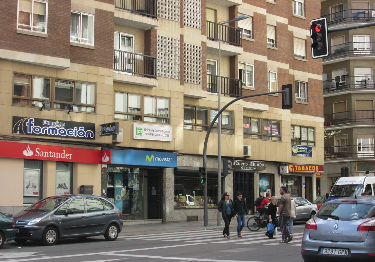 Misteriosa desaparición de los halógenos en un portal de la avenida de Villamayor