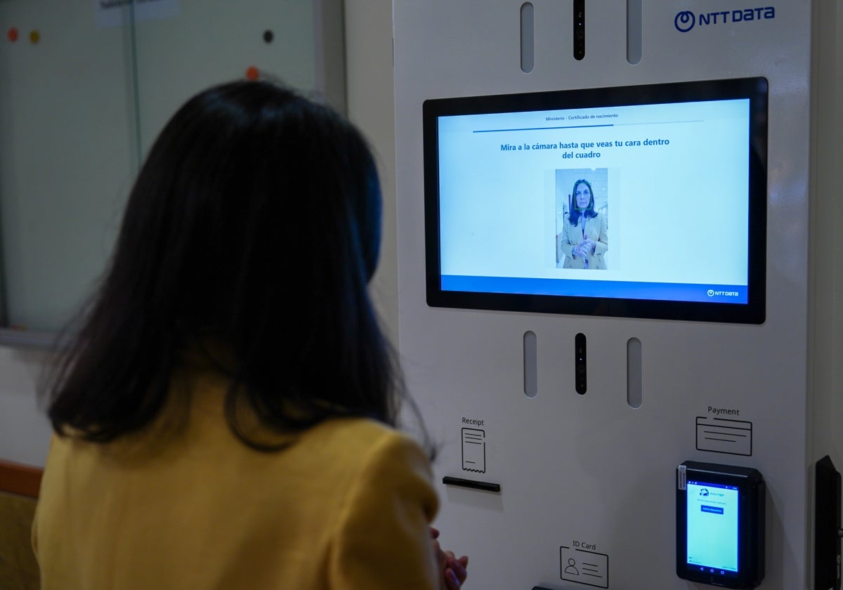 Derecho ensaya el 'registro' 4.0: reconocimiento facial para obtener el certificado de nacimiento y antecedentes penales