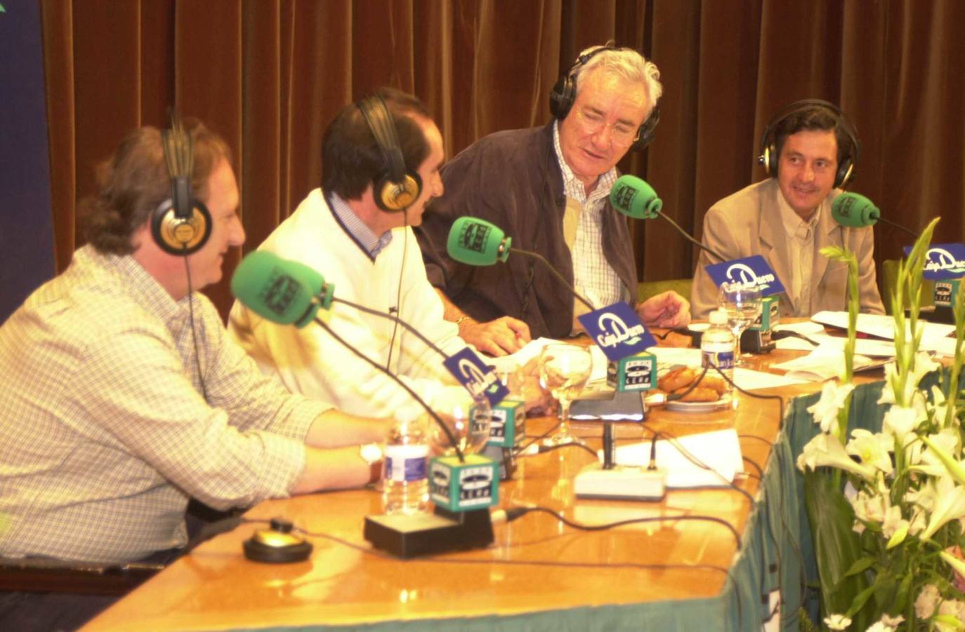 En junio de 2000 Luis del Olmo emitó su Protagonistas desde el Teatro de Caja Duero, contando con Julio Robles y Pedro Gutiérrez Moya, que aparecen acompañados por Alipio Pérez Tabernero.