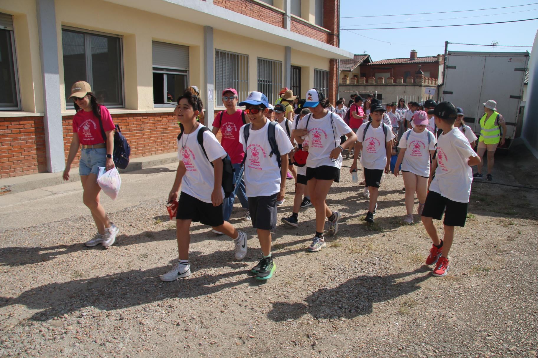 Un baile con mil niños para celebrar el XXV Danzar de los Danzares en Pedrosillo el Ralo