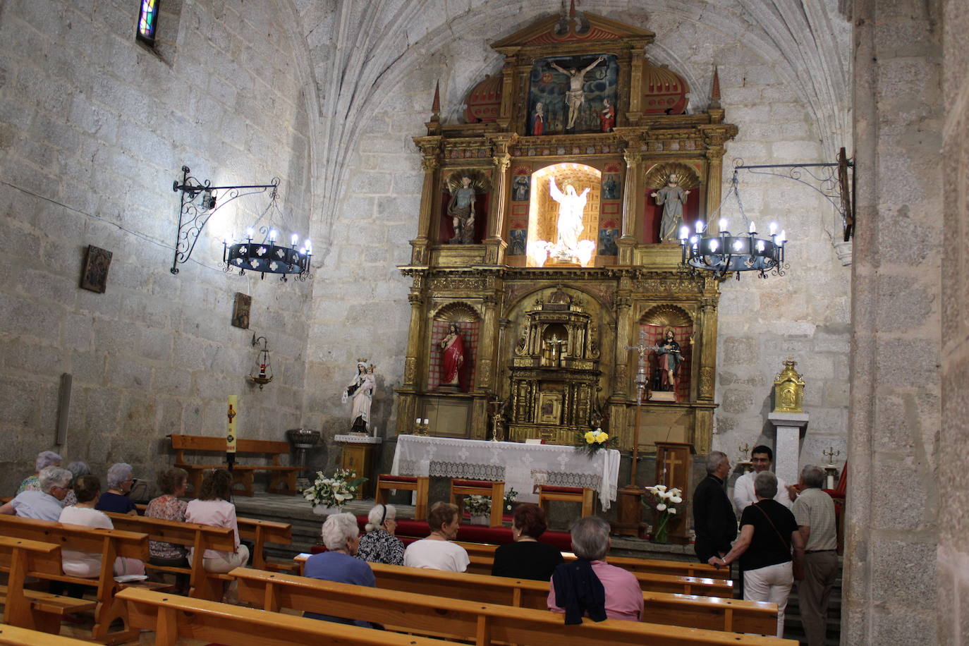 El obispo de Salamanca se reúne con las comunidades del sur de Béjar en Lagunilla