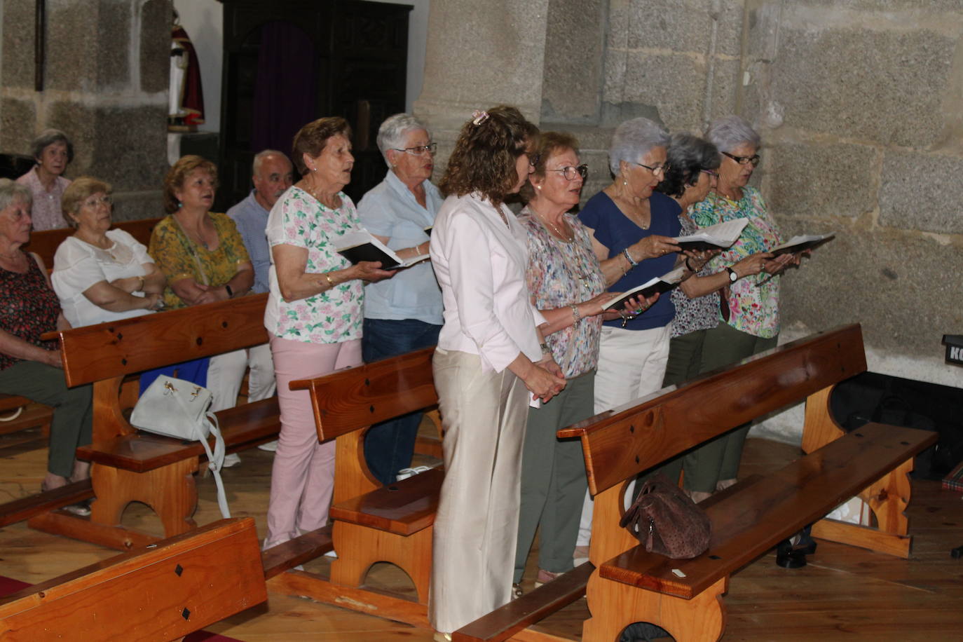 El obispo de Salamanca se reúne con las comunidades del sur de Béjar en Lagunilla