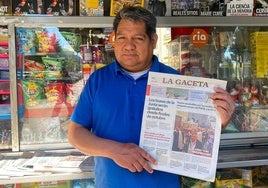 Celso Leonardo Vásquez, en su quiosco.