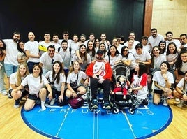 Cheto, familiares y amigos, en la primera edición de la Jornada Benéfica de Basket.