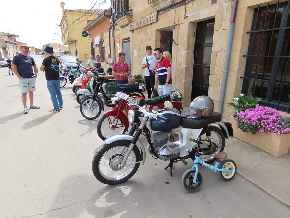 Exposición y ruta de coches clásicos en Aldearrubia: “Lo tengo desde los 18 años y ahora tengo 72”