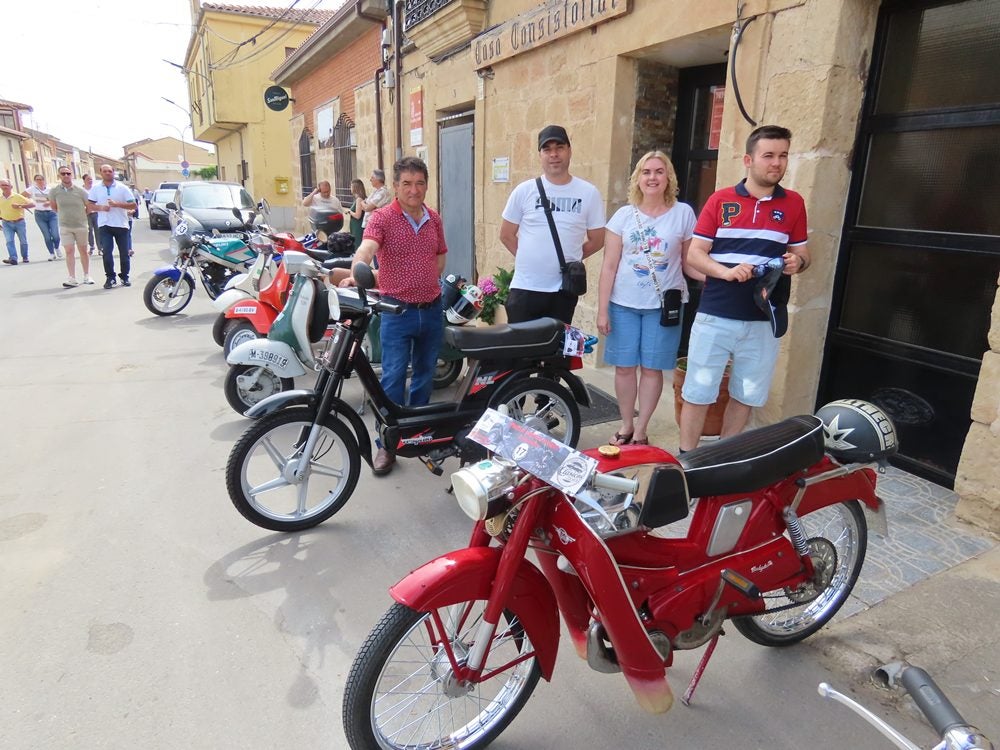 Exposición y ruta de coches clásicos en Aldearrubia: “Lo tengo desde los 18 años y ahora tengo 72”