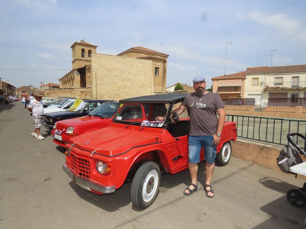 Exposición y ruta de coches clásicos en Aldearrubia: “Lo tengo desde los 18 años y ahora tengo 72”