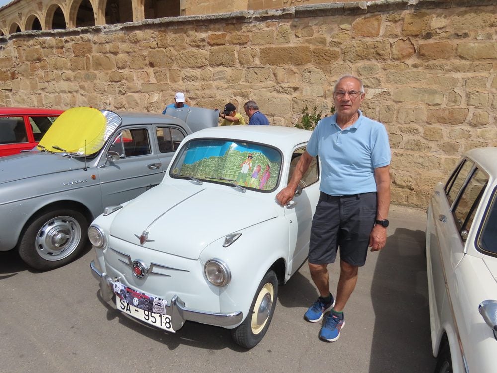 Exposición y ruta de coches clásicos en Aldearrubia: “Lo tengo desde los 18 años y ahora tengo 72”