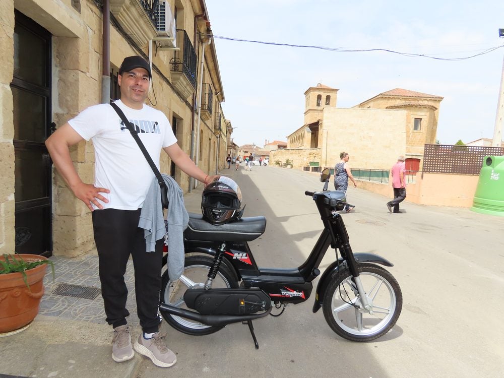 Exposición y ruta de coches clásicos en Aldearrubia: “Lo tengo desde los 18 años y ahora tengo 72”