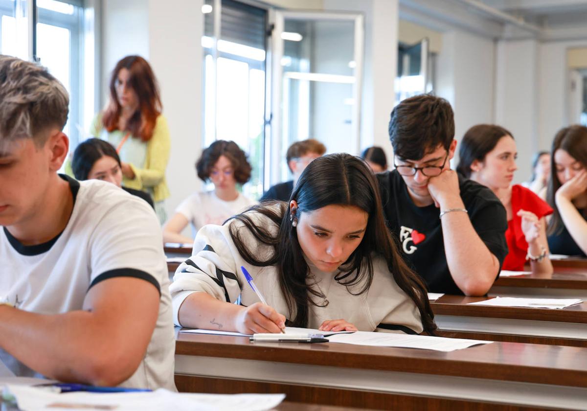 Más de 1.600 alumnos se enfrentan a la PAU más exigente desde la pandemia