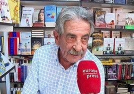 Miguel Ángel Revilla, ante el micrófono de Europa Press.
