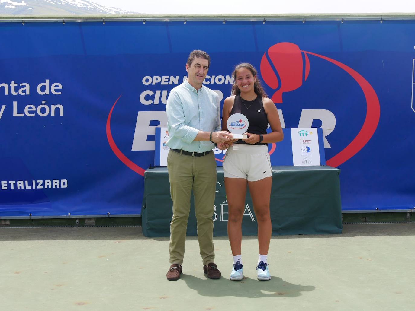 Béjar disfruta del tenis con el torneo ITF Junior
