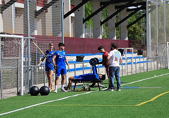 Iñaki González junto a Steffan y Aitor Pascual en la última sesión de entrenamiento de Unionistas de la pasada temporada.