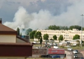 Imagen de la humareda que se ha podido vislumbrar desde La Fontana.