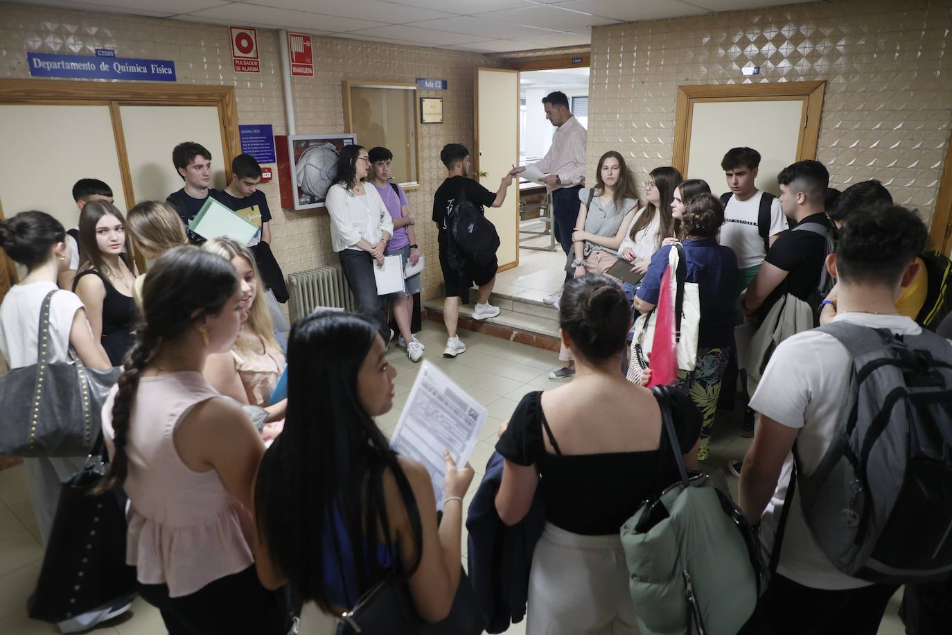 Arranca la PAU en Salamanca: 2.840 estudiantes matriculados en todo el distrito y una mezcla de nervios, ilusión y esfuerzo