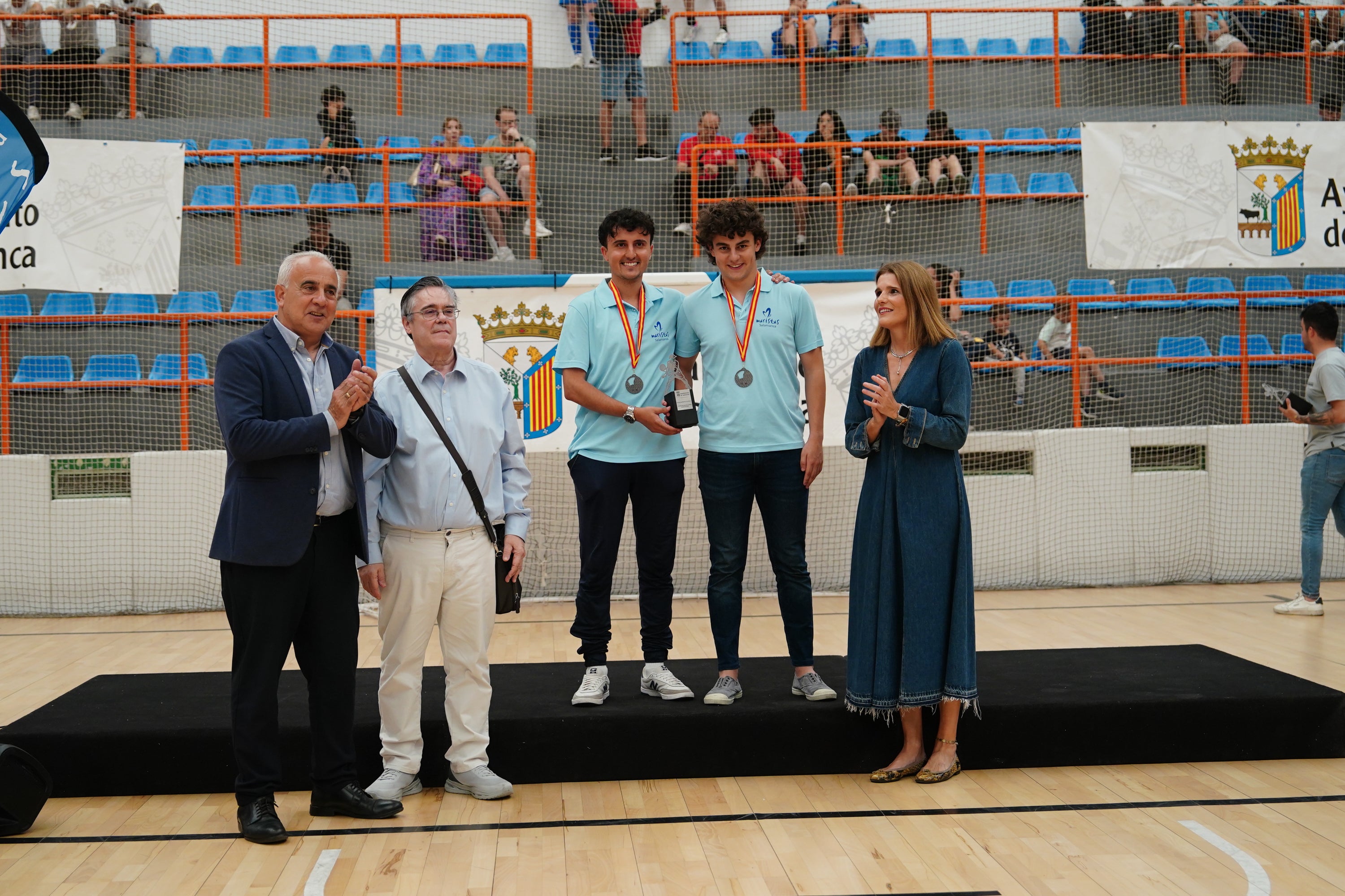 Entrega de trofeos y medallas a los mejores de los Juegos Escolares