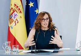 La ministra de Sanidad, Mónica García, durante una rueda de prensa.