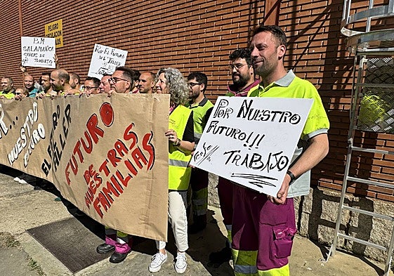 Protesta de los trabajadores de la Base de Mantenimiento de Renfe de Salamanca.