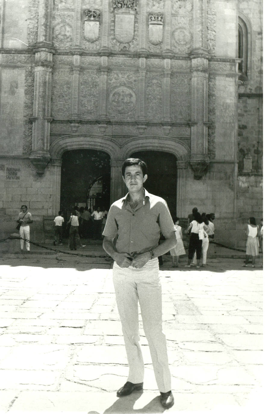 En julio de 1985 posando en el Patio de Escuelas para una entrevista con LA GACETA.