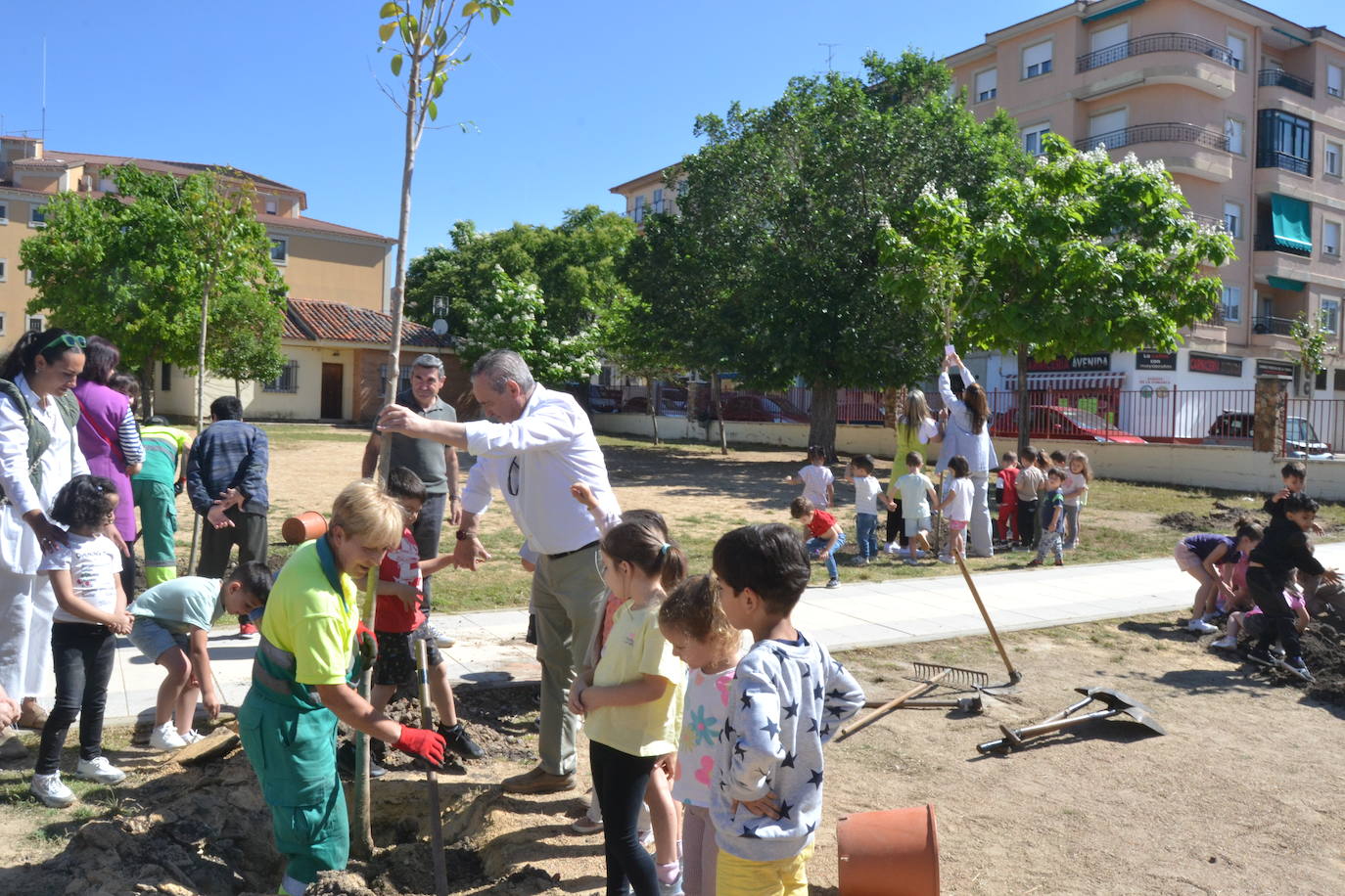 Ciudad Rodrigo celebra una multitudinaria plantación de árboles