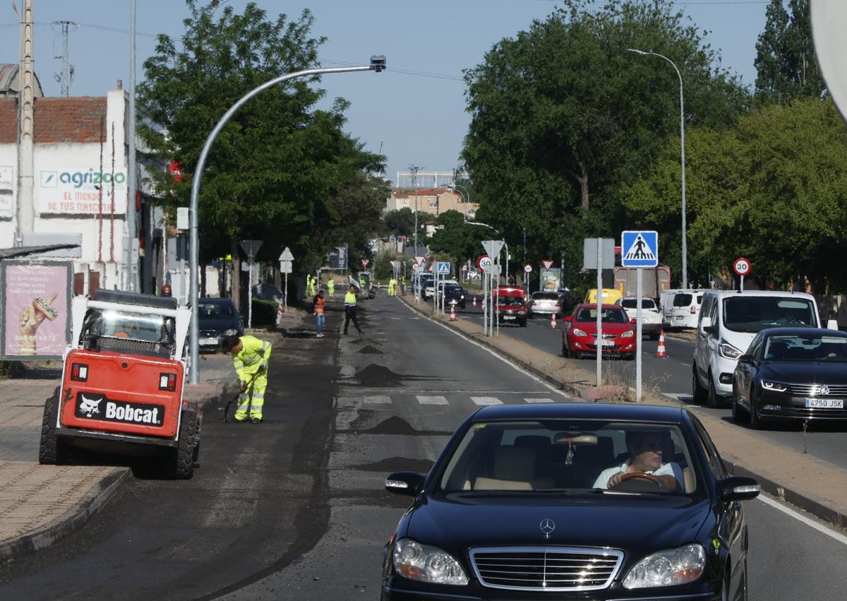 Imagen secundaria 1 - Arrancan los desvíos por los trabajos de asfaltado en la avenida de Lasalle