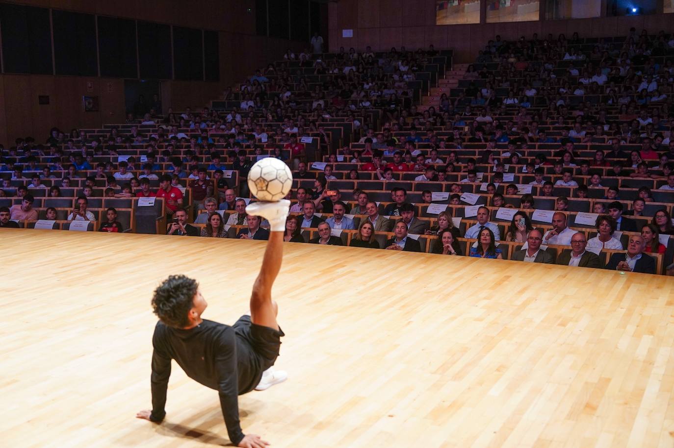 Imagen secundaria 2 - Llenazo y gran éxito de la Gala de &#039;LA GACETA de los Cracks&#039;