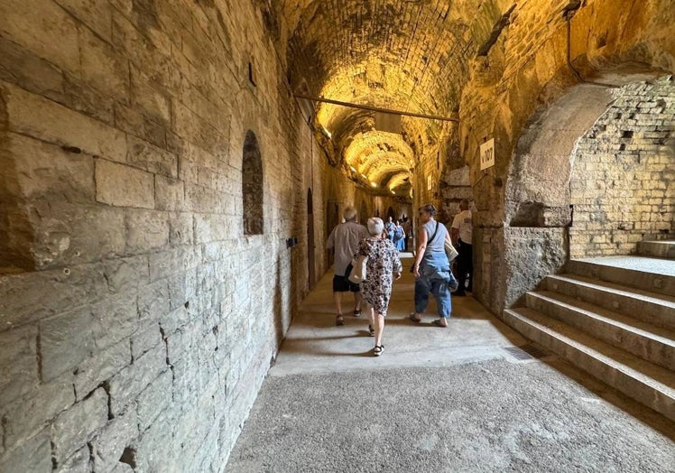 Las galerías interiores del anfiteatro por las que accede el público a los tendidos.