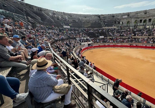 Imagen del interior de la plaza de toros de Nimes.