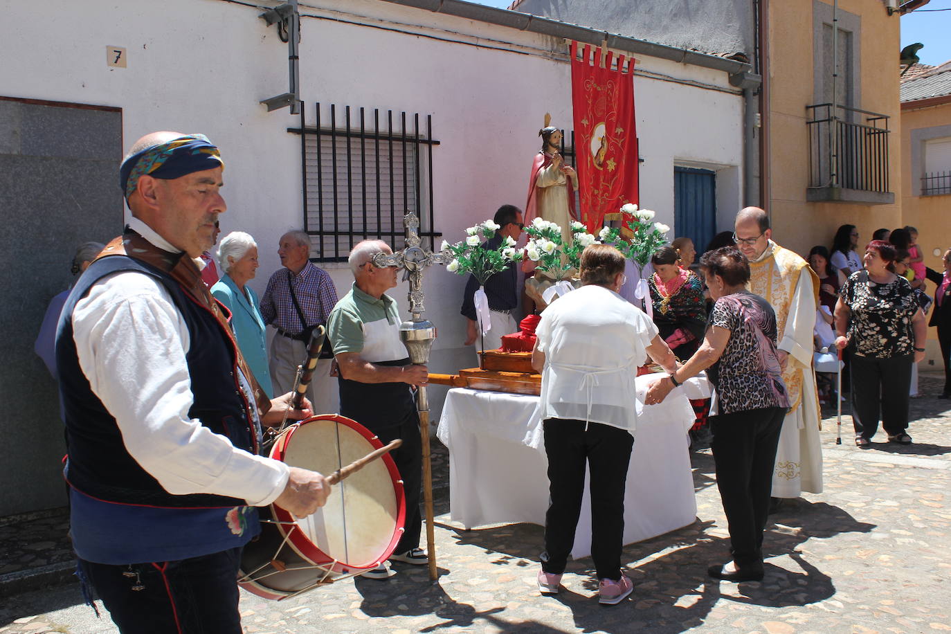 El Cabaco se viste de folclore serrano por La Emperrá