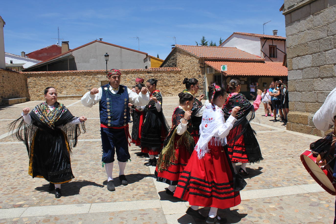 El Cabaco se viste de folclore serrano por La Emperrá