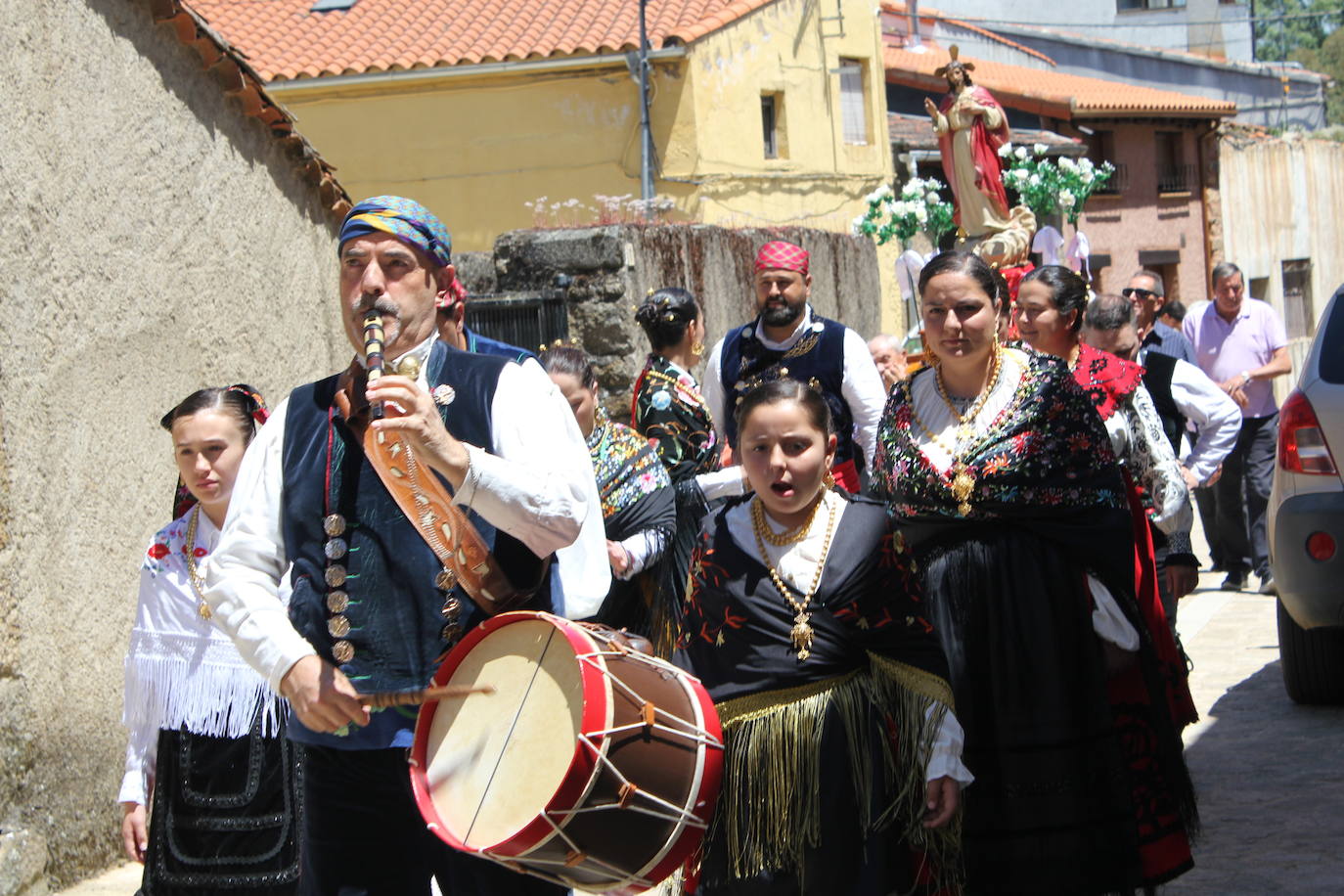 El Cabaco se viste de folclore serrano por La Emperrá