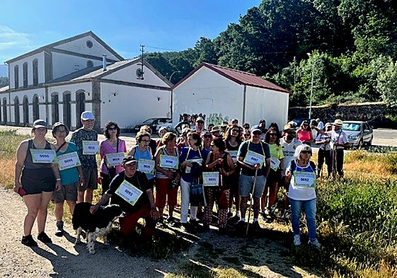 Imagen de los participantes en la macha solidaria entre Béjar y Cantagallo organizada por Manos Unidas