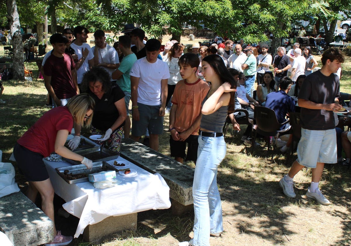Puerto de Béjar disfruta de la romería al fresco de Santa Bárbara