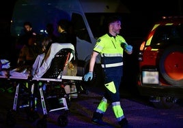 Imagen de los servicios sanitarios atendiendo a los afectados en la explosión de Zaragoza.