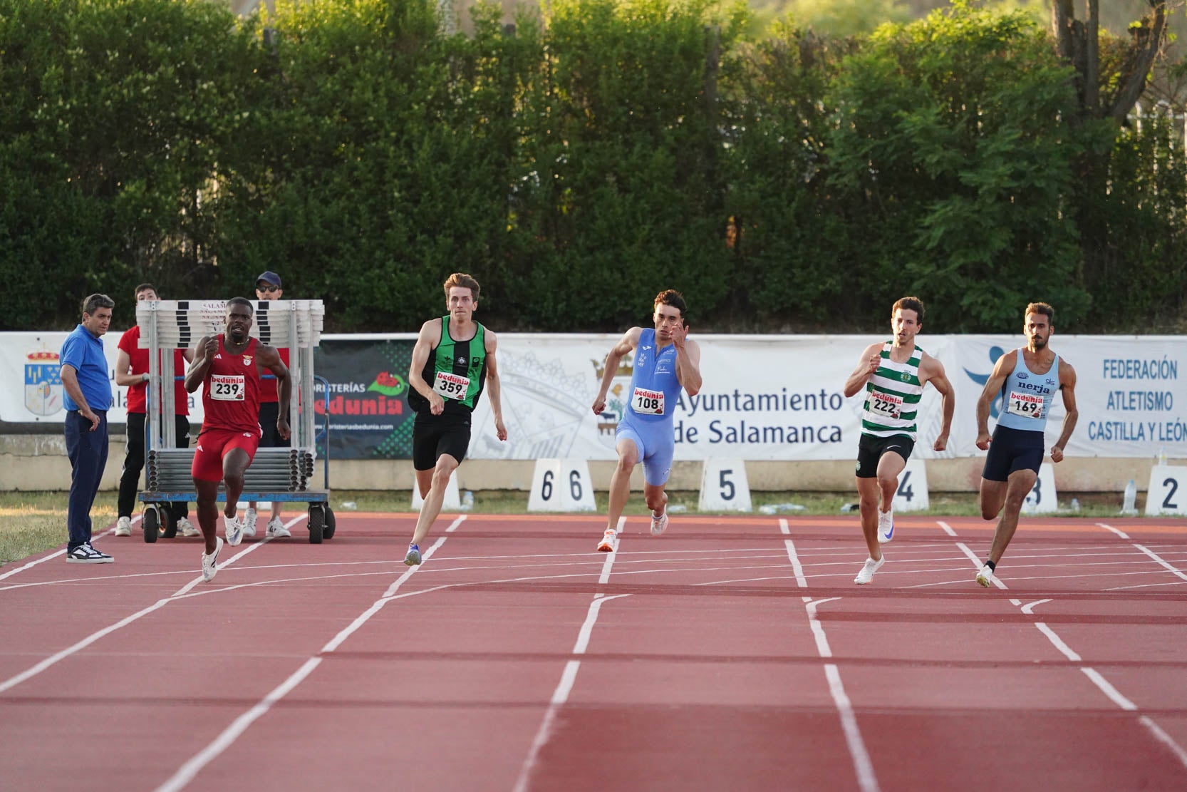 Las mejores imágenes de una gran tarde de atletismo en Las Pistas del Helmántico