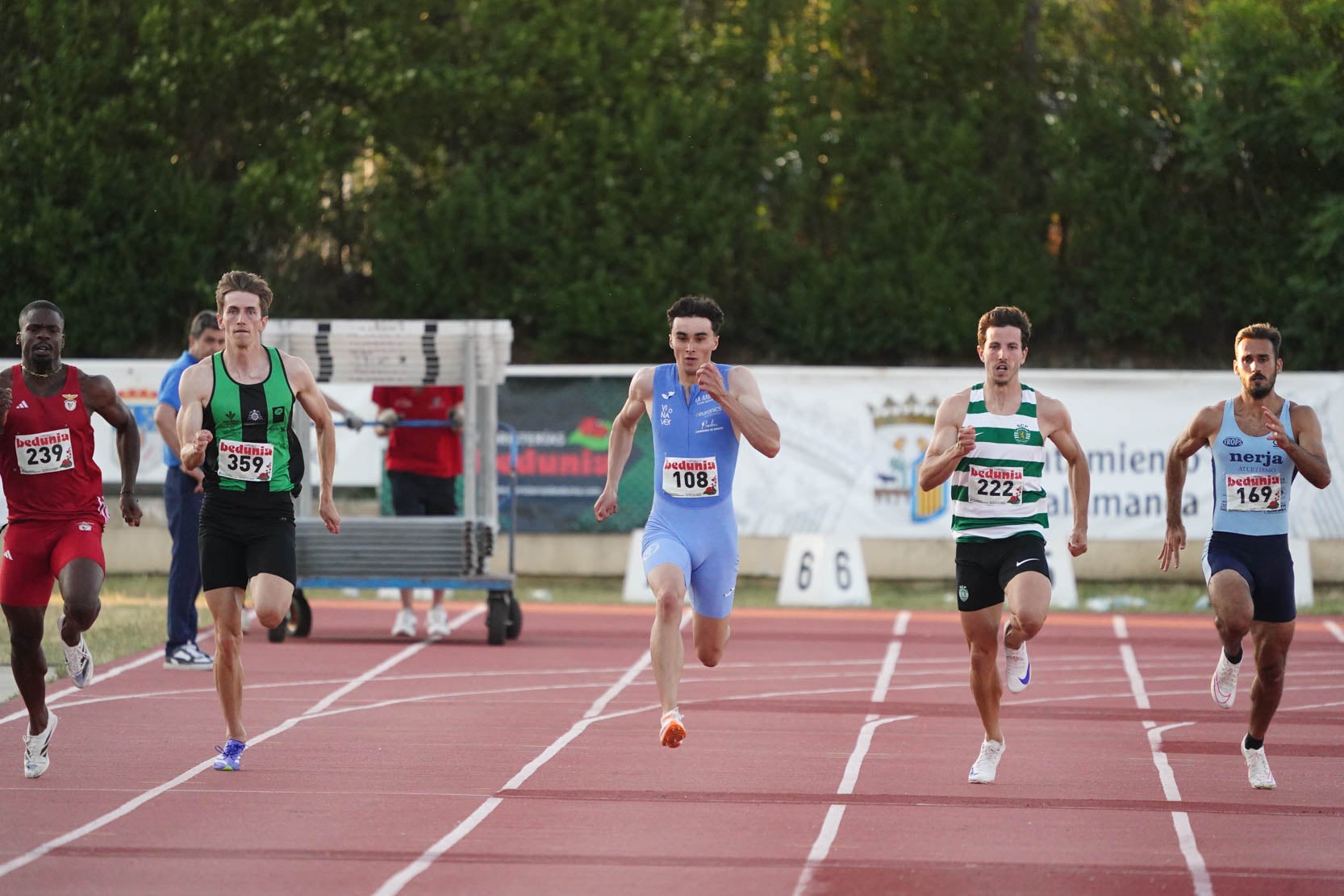 Las mejores imágenes de una gran tarde de atletismo en Las Pistas del Helmántico