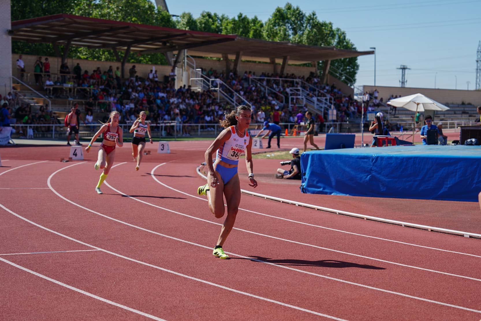 Las mejores imágenes de una gran tarde de atletismo en Las Pistas del Helmántico