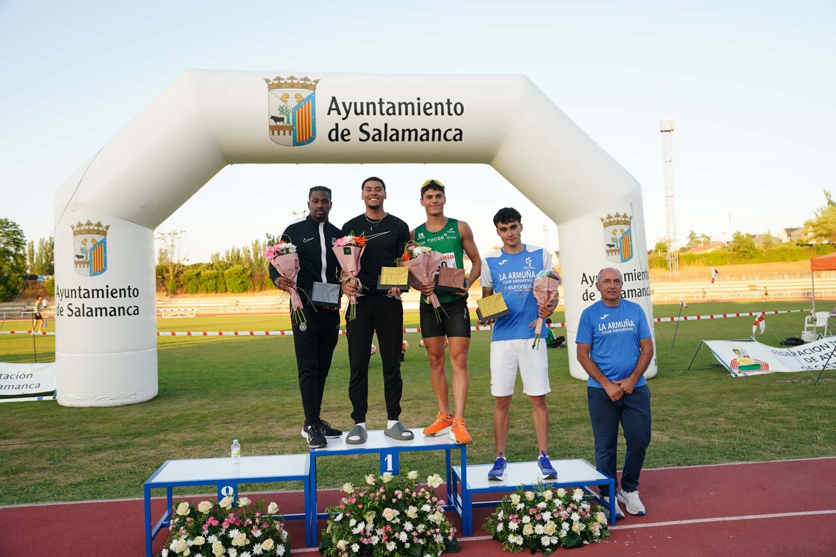 Las mejores imágenes de una gran tarde de atletismo en Las Pistas del Helmántico
