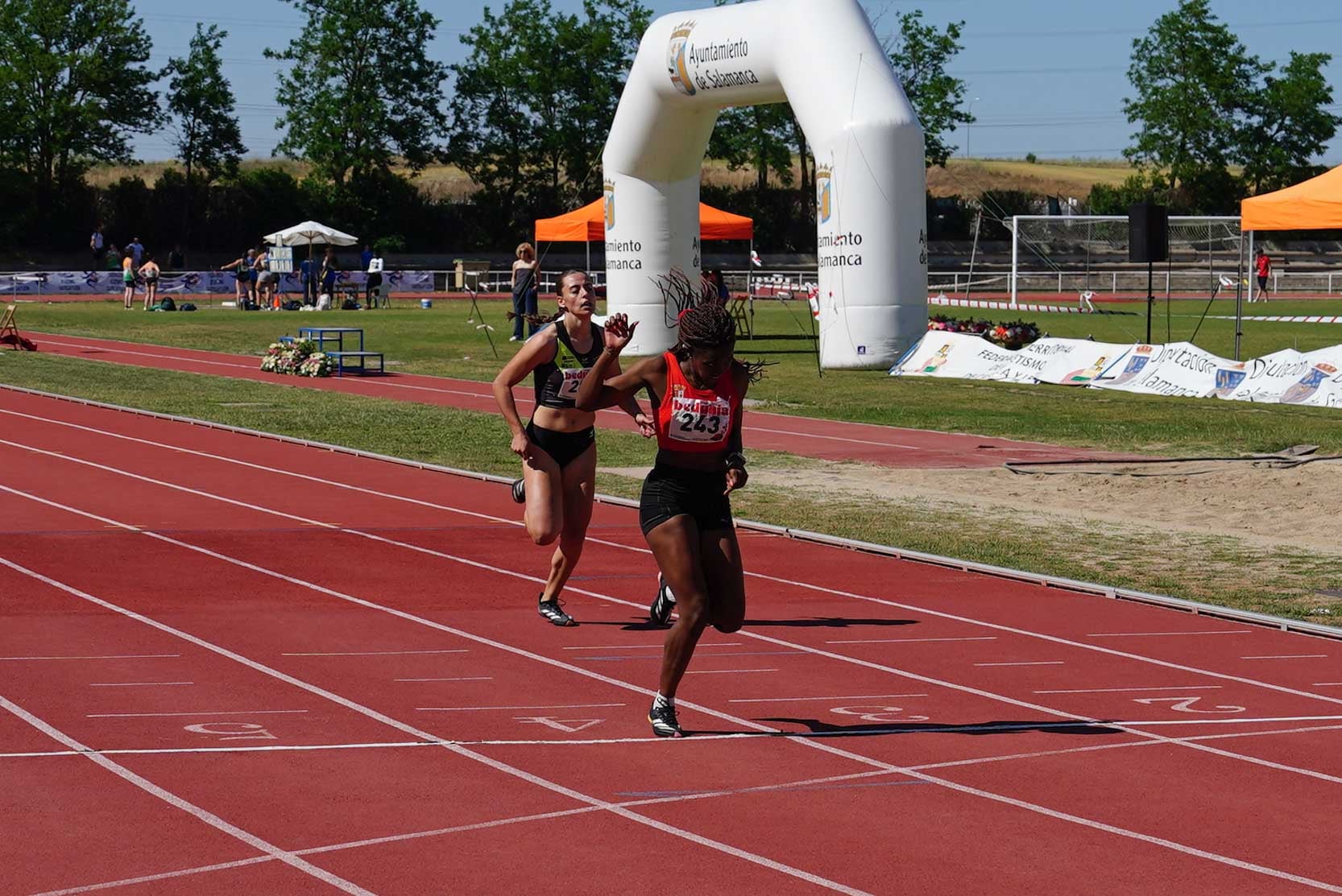 Las mejores imágenes de una gran tarde de atletismo en Las Pistas del Helmántico