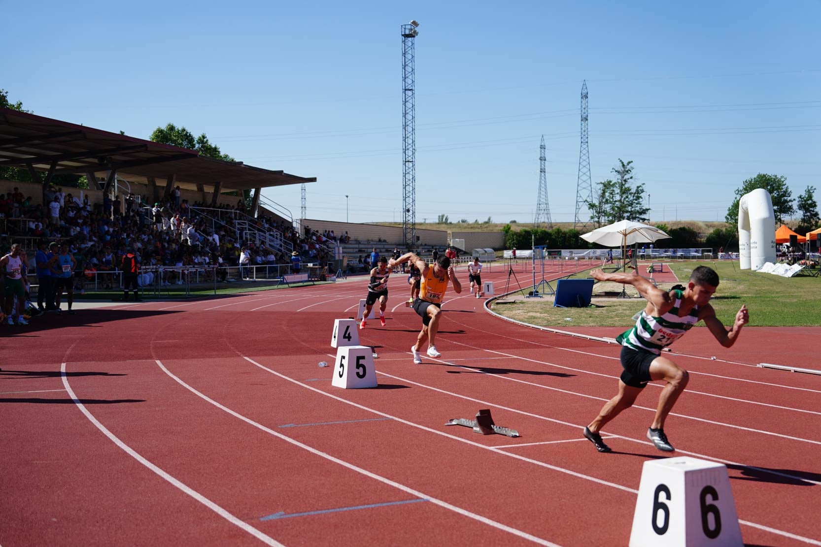 Las mejores imágenes de una gran tarde de atletismo en Las Pistas del Helmántico