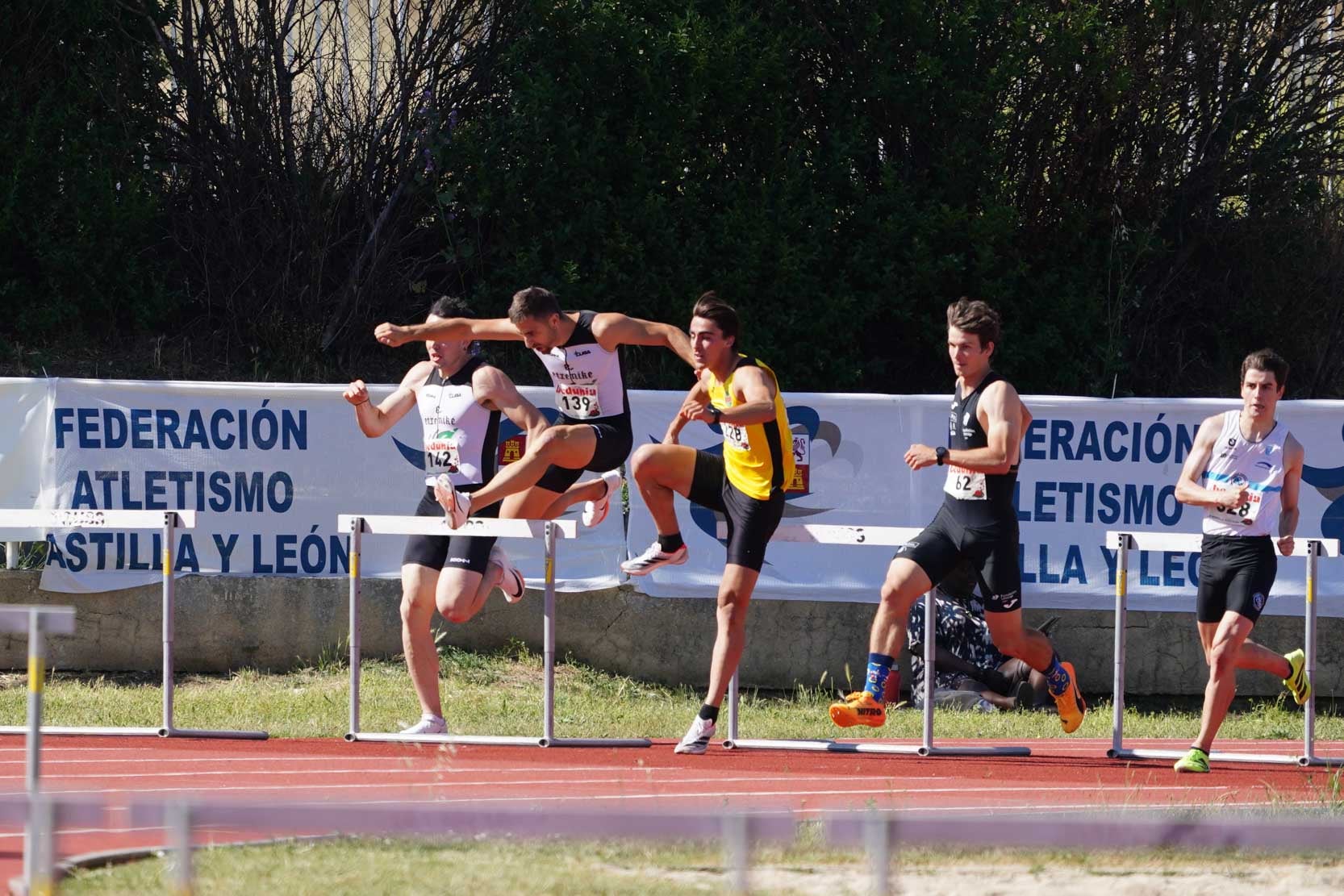 Las mejores imágenes de una gran tarde de atletismo en Las Pistas del Helmántico