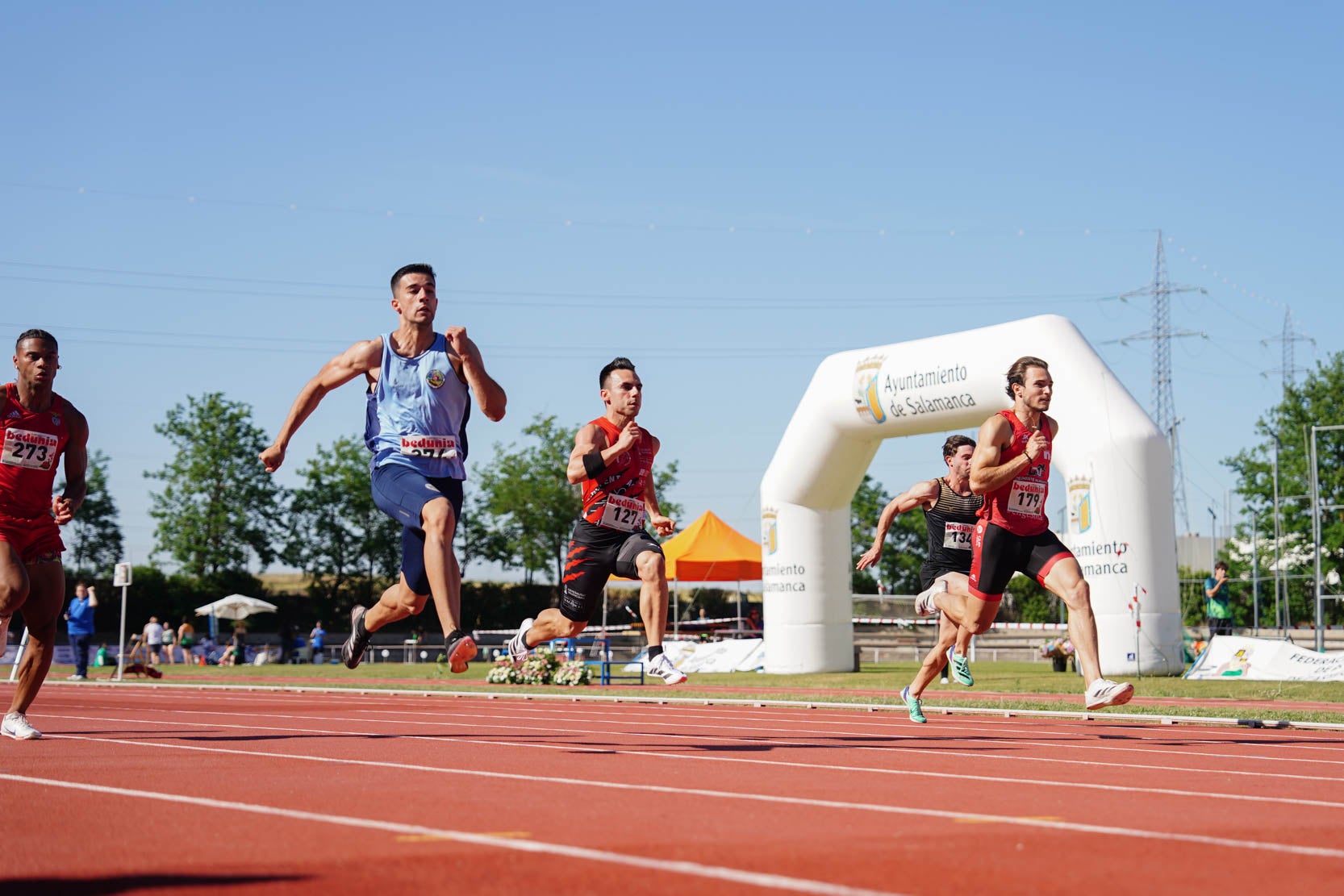 Las mejores imágenes de una gran tarde de atletismo en Las Pistas del Helmántico