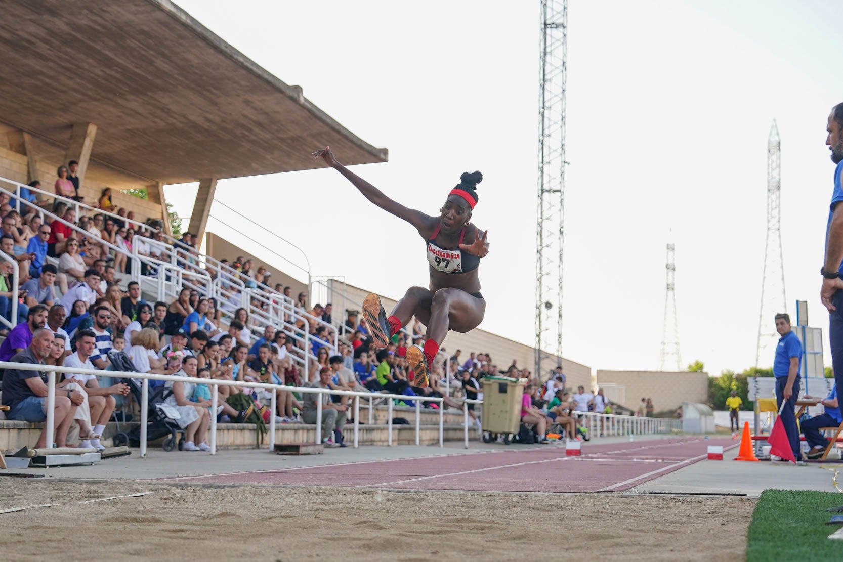 Las mejores imágenes de una gran tarde de atletismo en Las Pistas del Helmántico