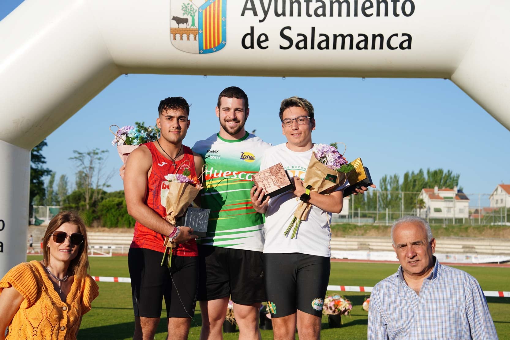Las mejores imágenes de una gran tarde de atletismo en Las Pistas del Helmántico
