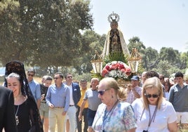 Devotos y fieles acompañaron al a Virgen durante su recorrido